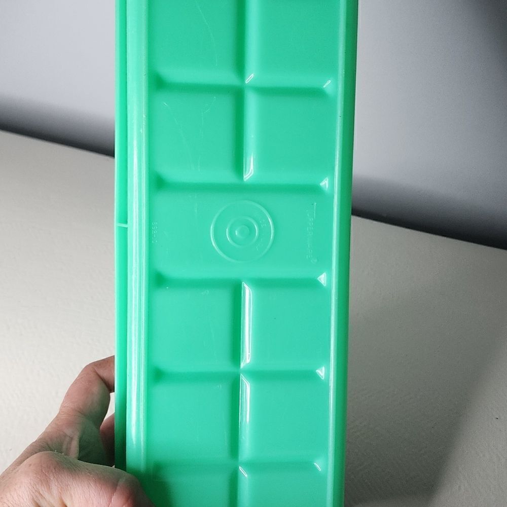 Retro Green Tupperware Rectangular Container with Lid Celery - Picture 3 of 5